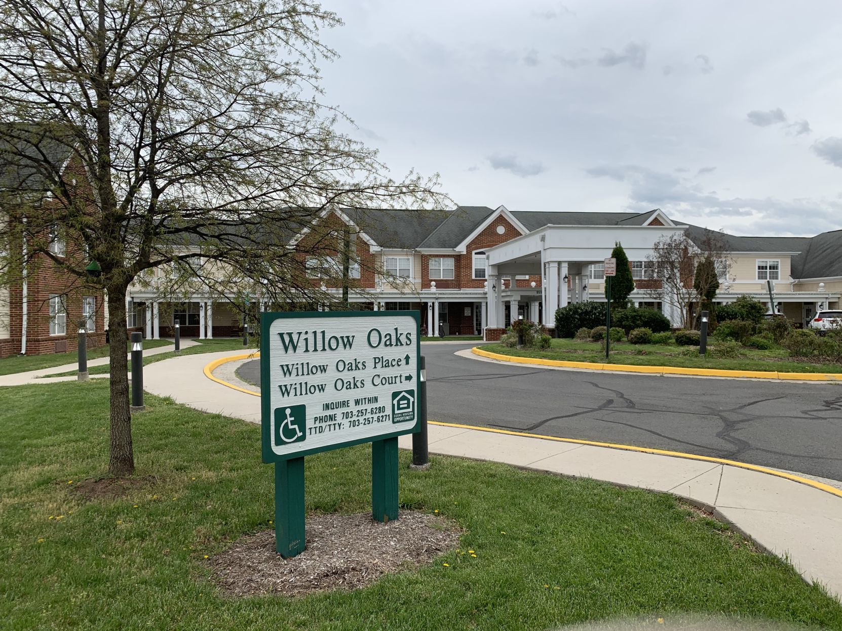Photo_News_BirminghamGreen_COVID_WIllowOaks_sign.jpg